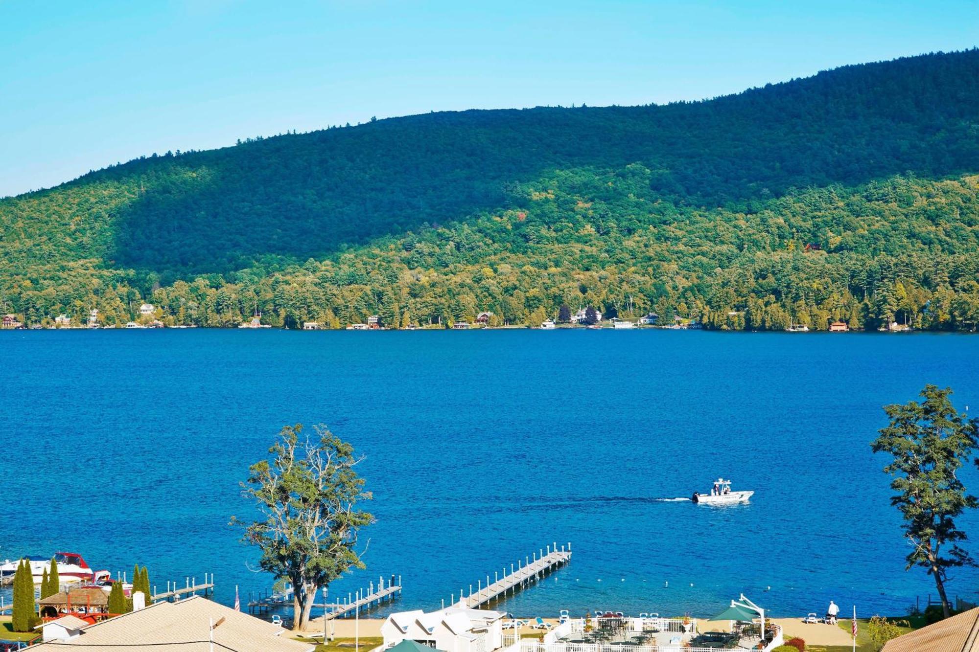 Courtyard By Marriott Lake George Luaran gambar