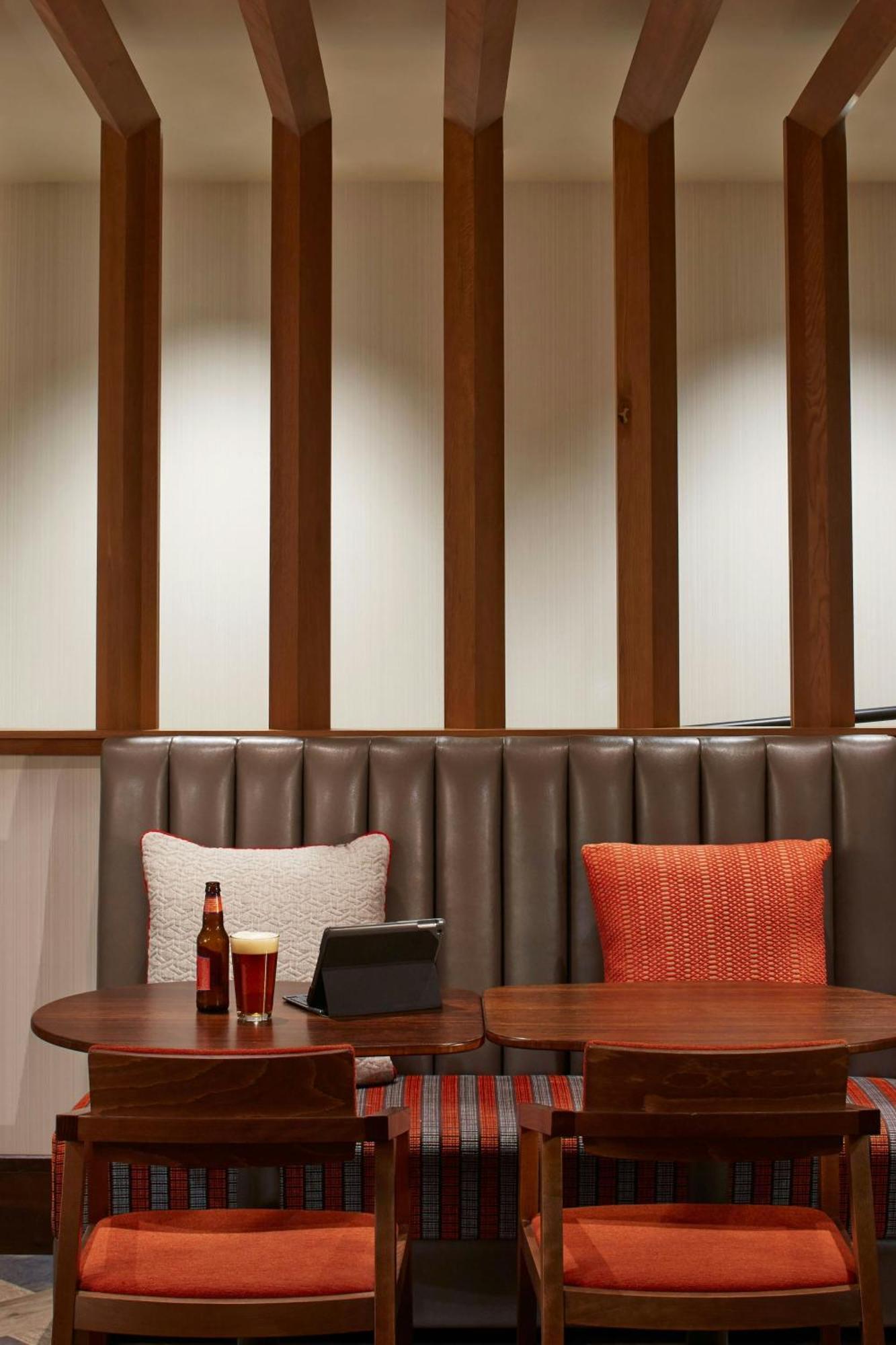 Courtyard By Marriott Lake George Luaran gambar