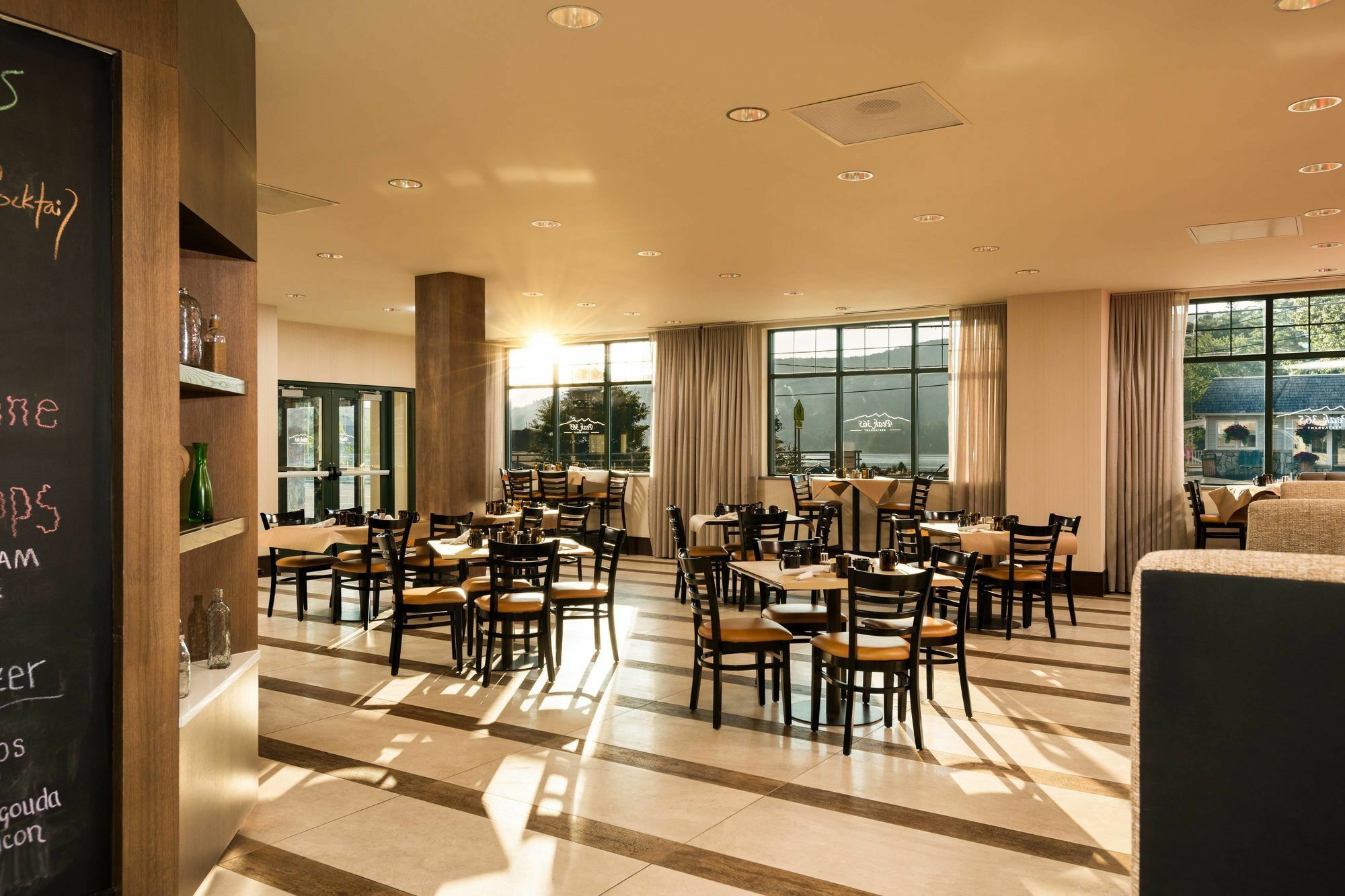 Courtyard By Marriott Lake George Luaran gambar