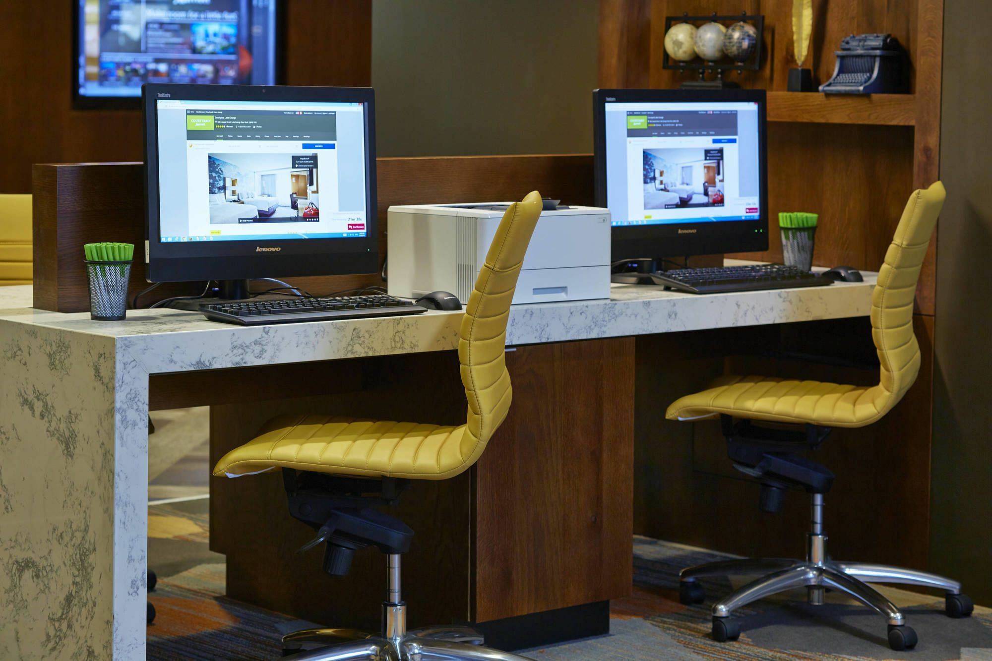 Courtyard By Marriott Lake George Luaran gambar
