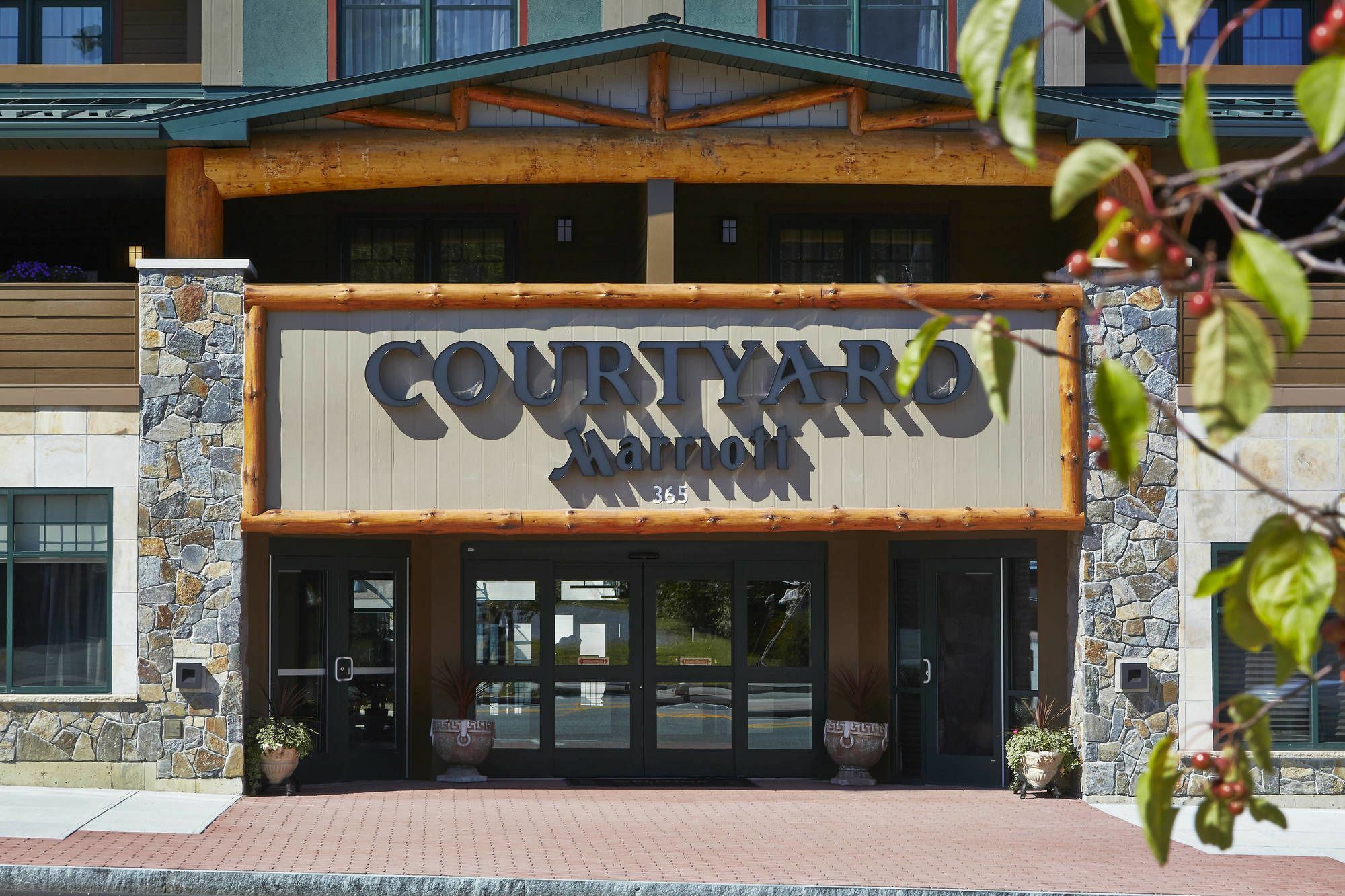 Courtyard By Marriott Lake George Luaran gambar